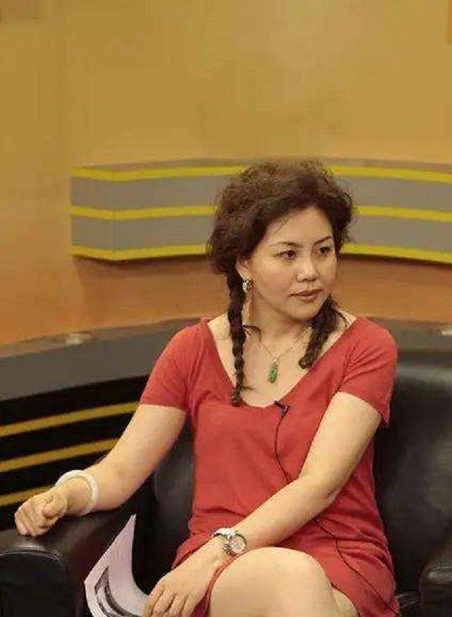 "电视名嘴"方静,因"间谍门"退隐,44岁客死他乡,让人惋惜_郭兰英_天赋