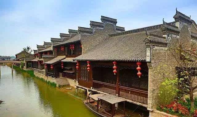 河南开封的朱仙镇，更名前叫聚仙镇，为纪念战国的一位侠士