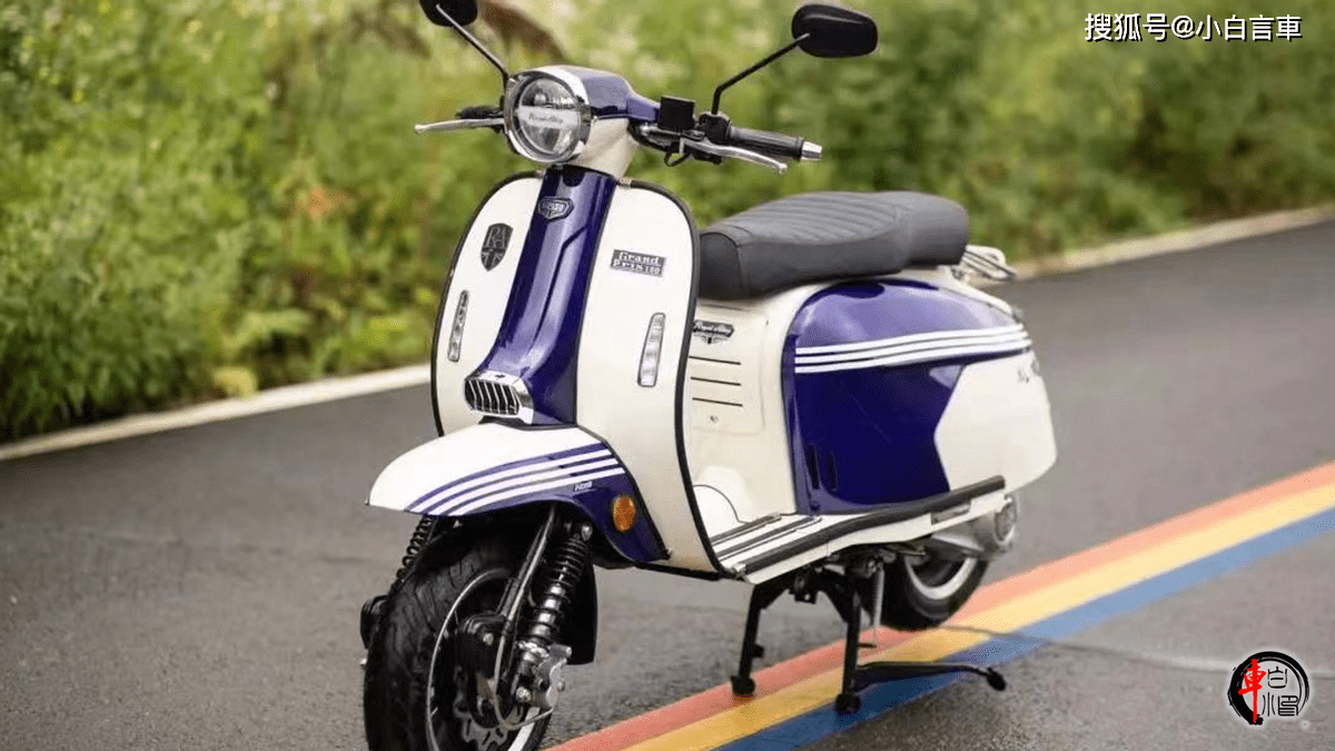 英国老牌车企royal alloy发布了旗下最新的复古踏板车,依然还是那个调