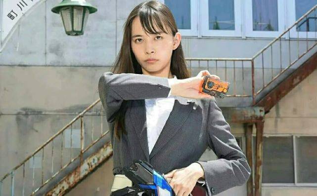 对比令和时代假面骑士中的女骑,伊兹的实力足以傲视群雄_形态_jeanne
