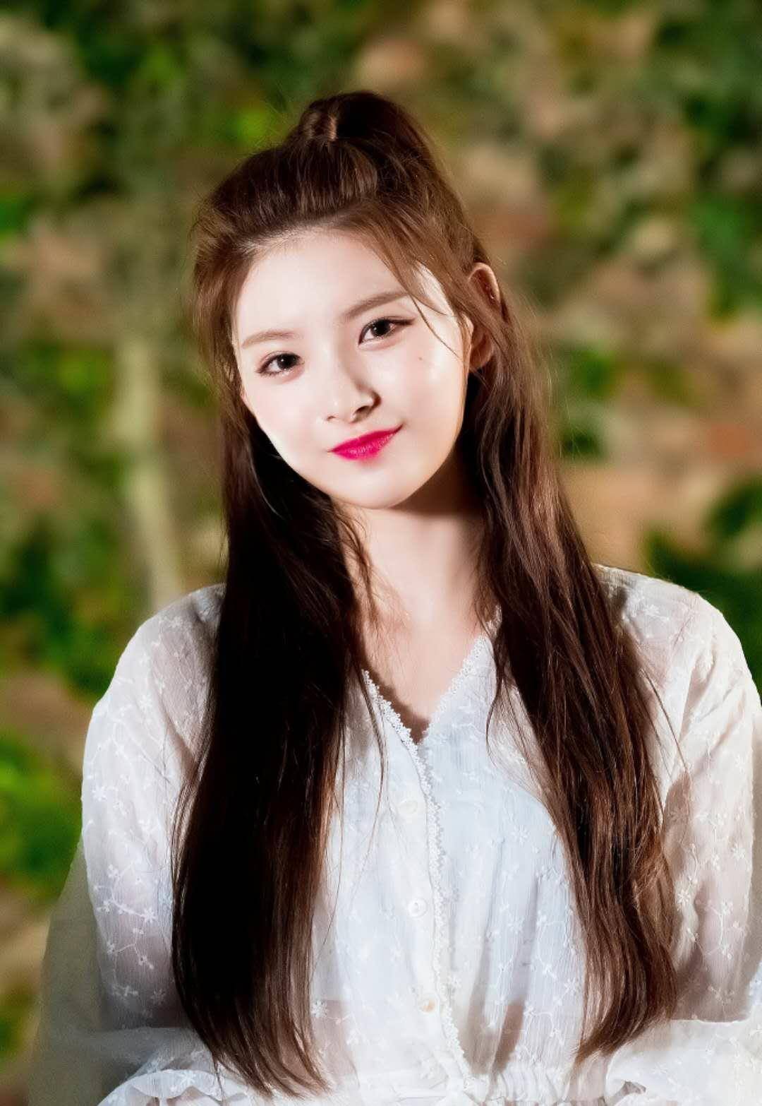 能完美驾驭,再加上她的长相本身就属于甜美类型,所以就显得更加可爱了