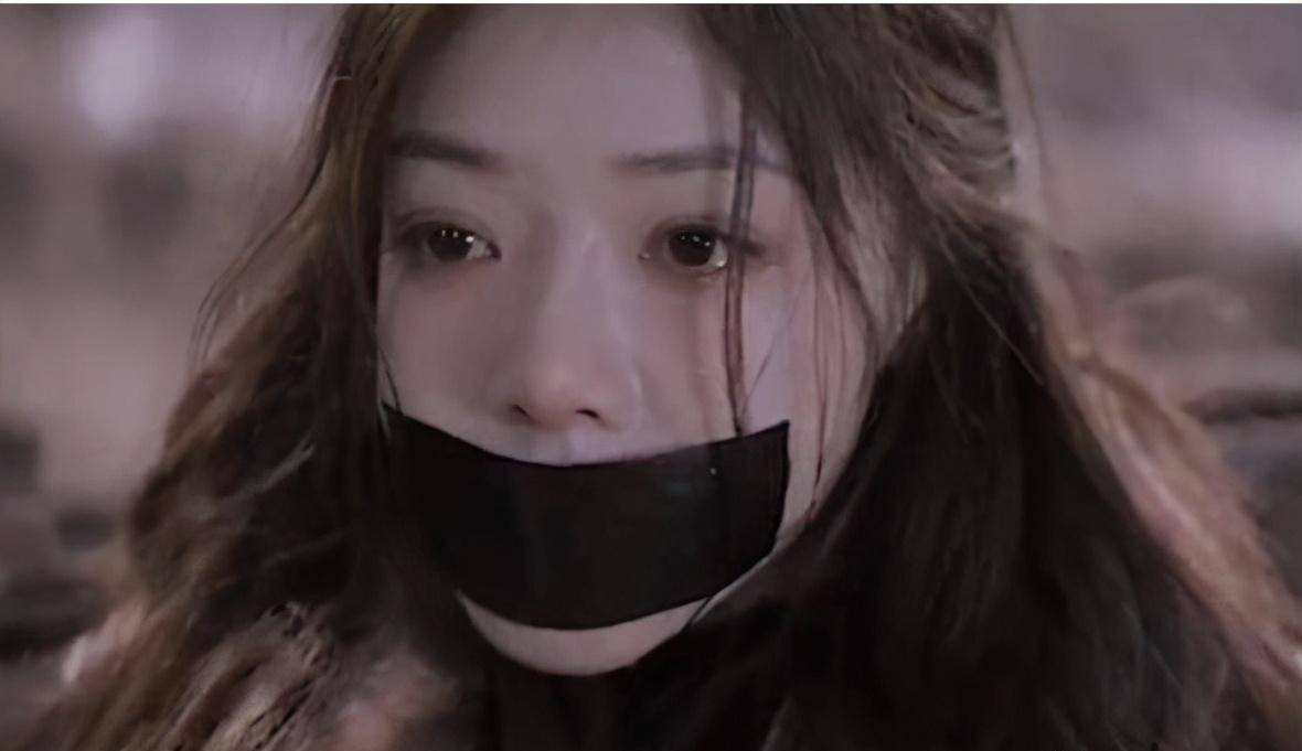 饰演被绑架角色的明星,杨幂邓家佳演技获赞,最后两位被吐槽太假_表演