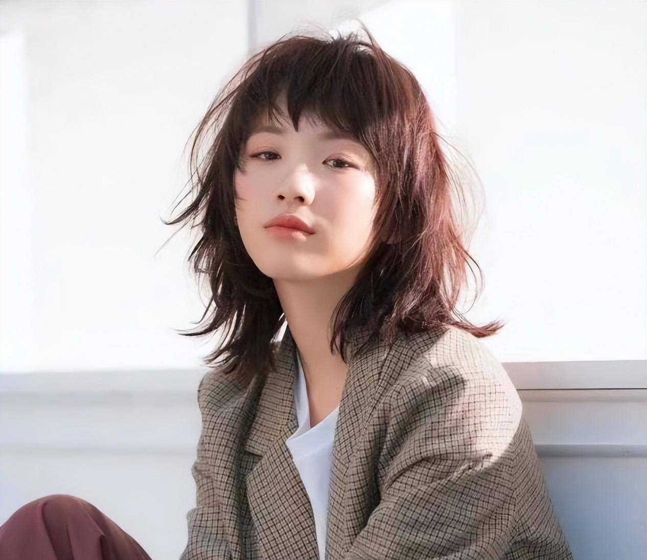 "脸大,脖子短"的女人烫头发,要牢记这3烫3不烫,才洋气好看_发型_刘海