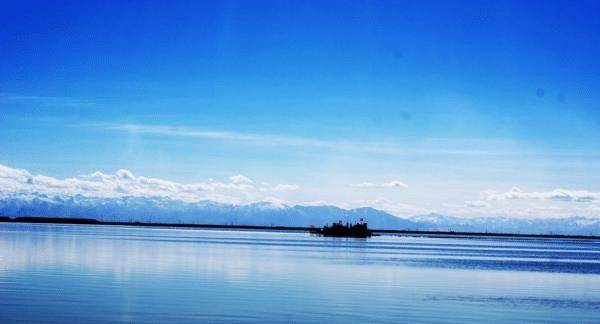 中国最大的天然盐湖，总价值已经达到了12万亿，武警官兵看护
