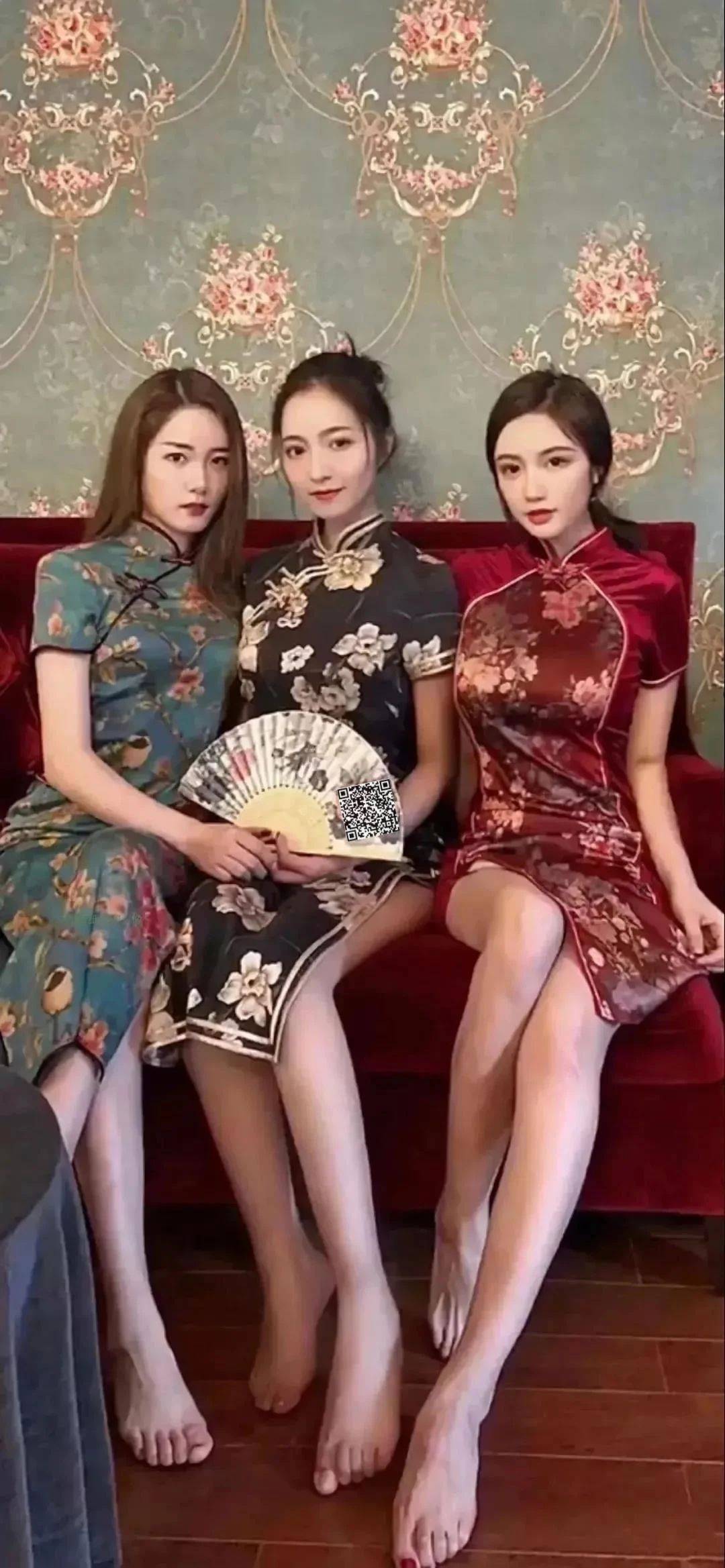 г