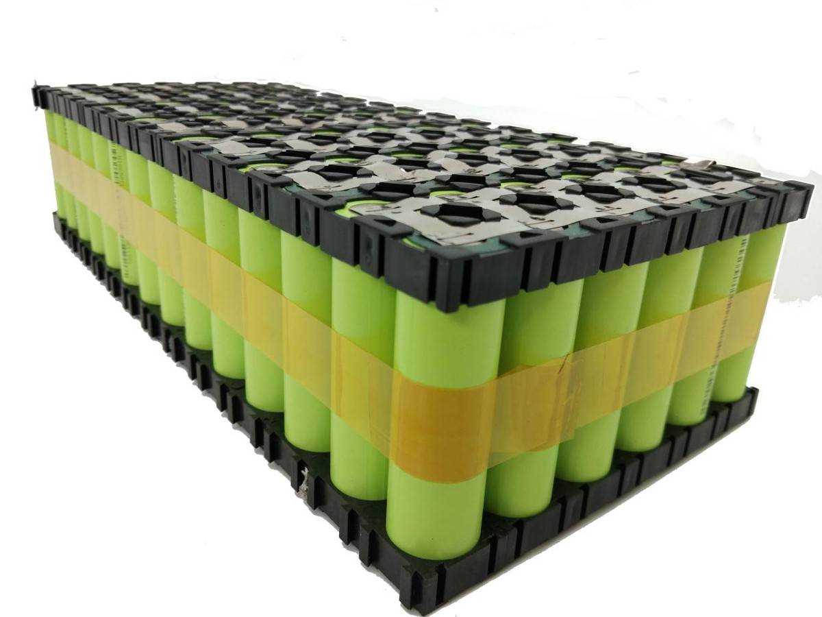 三元锂电如此易燃,为什么新能源车都不愿选更稳定的磷酸铁锂?