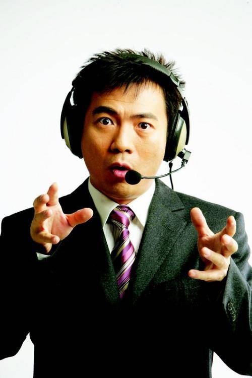 1992年,毕业于外交学院的黄健翔进入了一家旅行社,担任了导游.