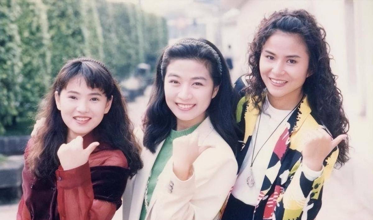 1985年,17岁的伊能静签约了唱片公司,与年纪相仿的方文琳,裘海正一起