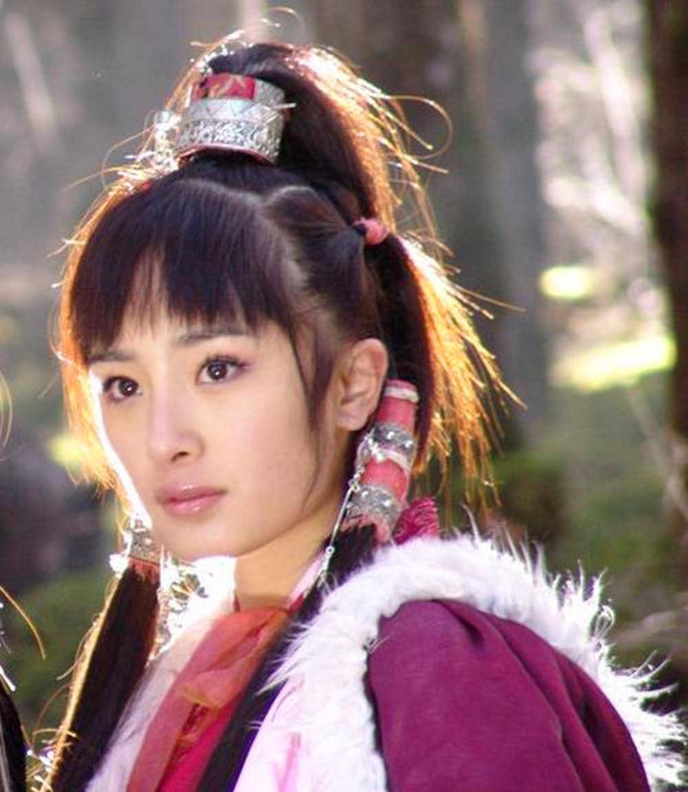 原创从豆蔻年华的青涩少女到时尚时尚女明星杨幂的五张面孔