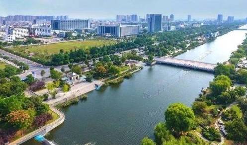 连云港一生态景观迎来改造，改造面积为6.5公顷，设有亲水平台