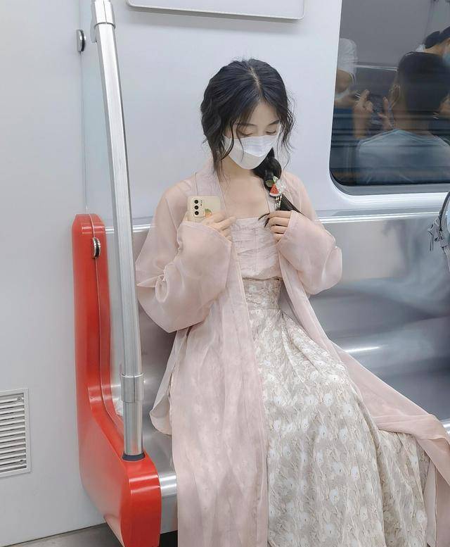 中国地铁里有这么多"美女"!