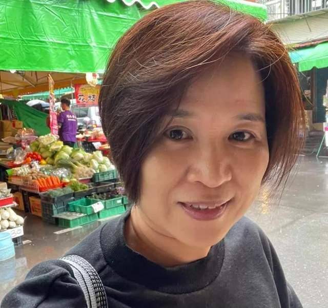 54岁女星照顾脑炎长女老公神隐,小女儿患病妈妈还瘫痪_杨月娥_孩子