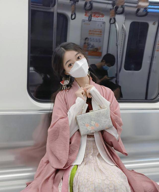 穿汉服超吸睛,气质更显高级_风格_改良版_造型