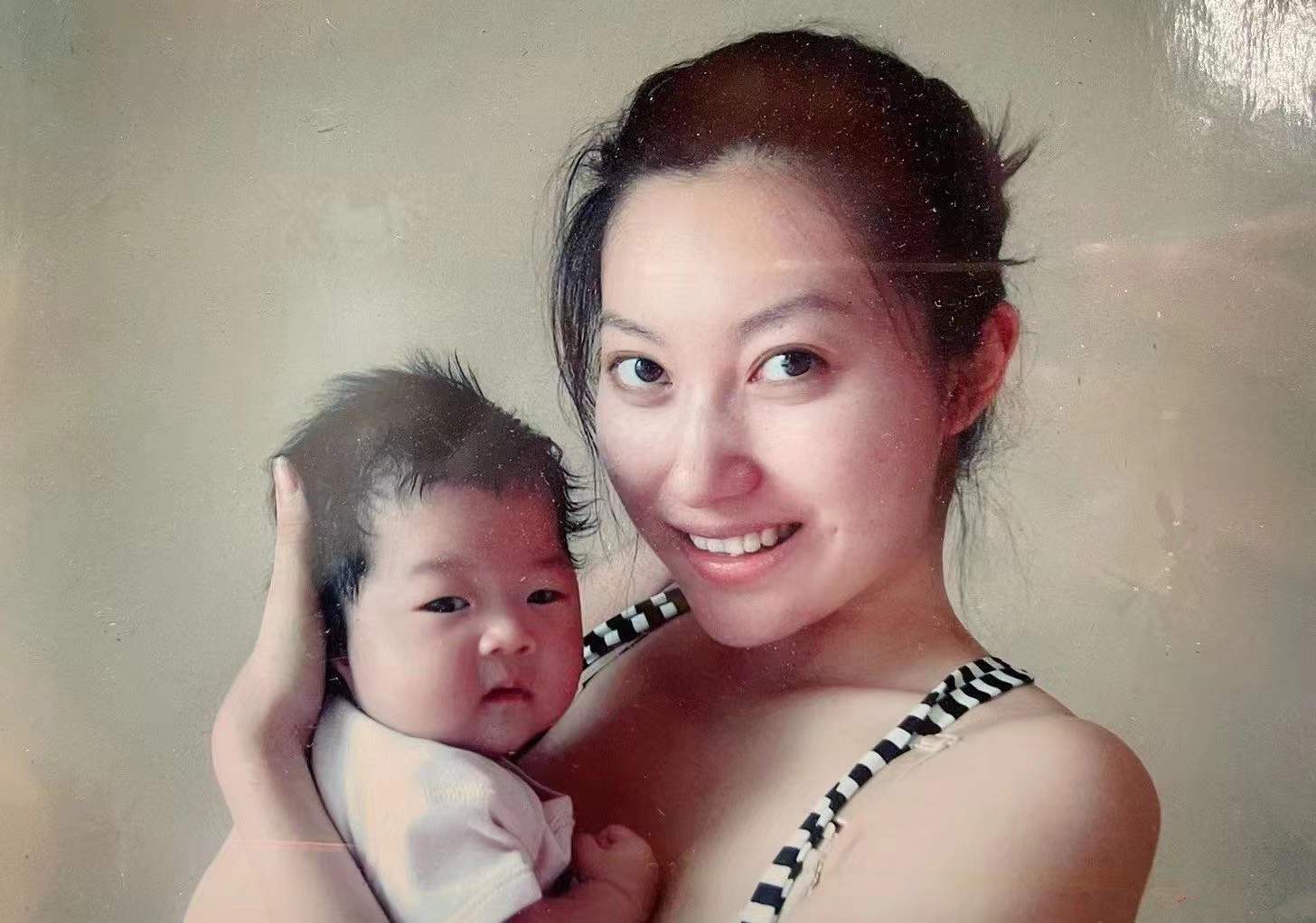 嫂子殷旭官宣生三胎,幸福的一家五口,章子怡晒照为2岁儿子庆生_汪峰