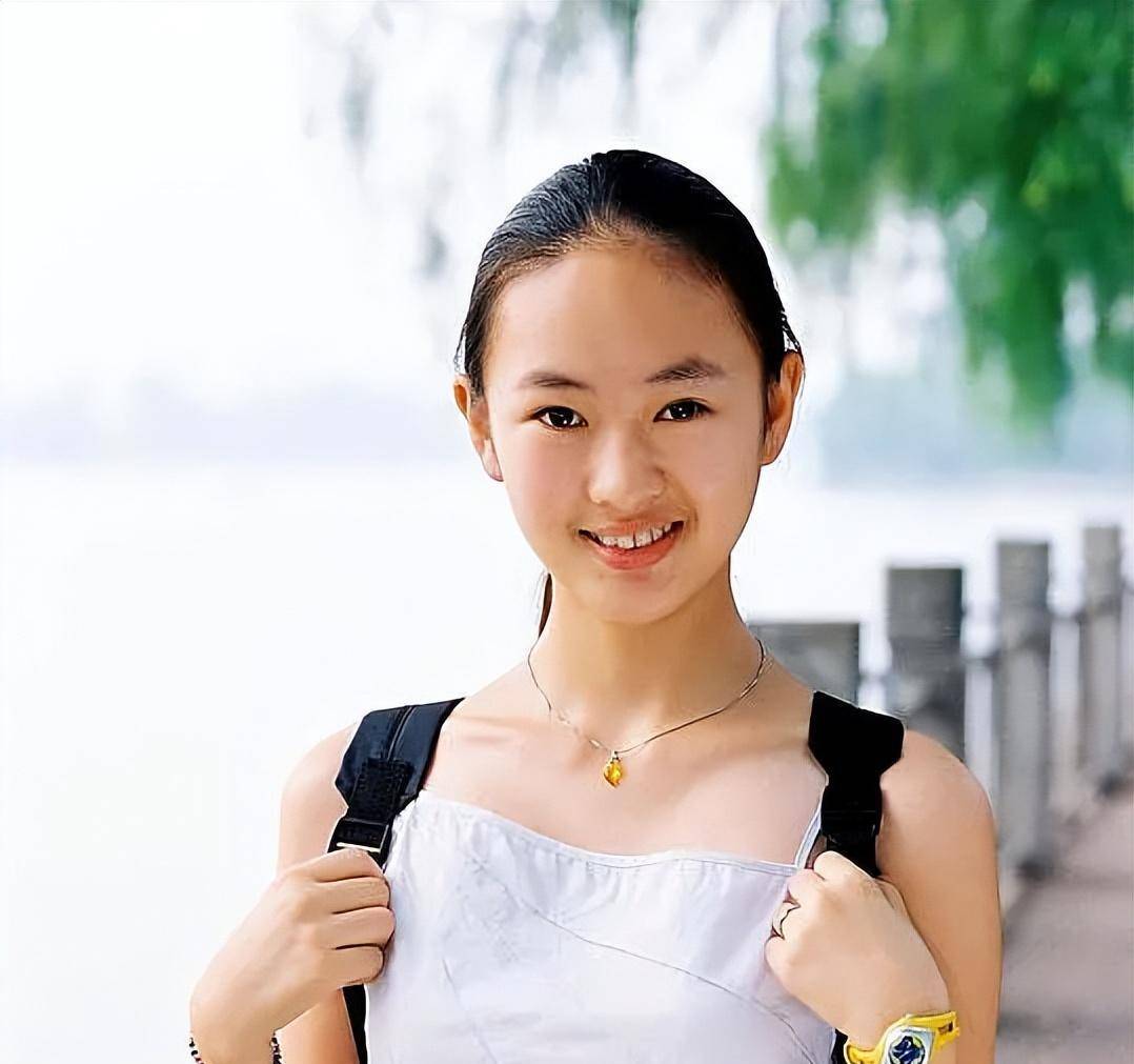 童瑶:曾被张默暴打,嫁富豪逆转资源,捡漏佟丽娅获奖_张国立_杨烁_童谣