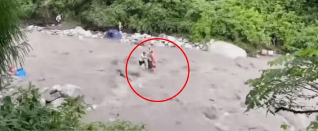 四川彭州山洪致7人遇难：“网红”河滩背后的致命危险