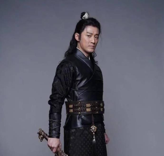 张无忌,文咏珊饰演赵敏,邱意浓饰演周芷若,金毛狮王,杨逍,紫衫龙王等