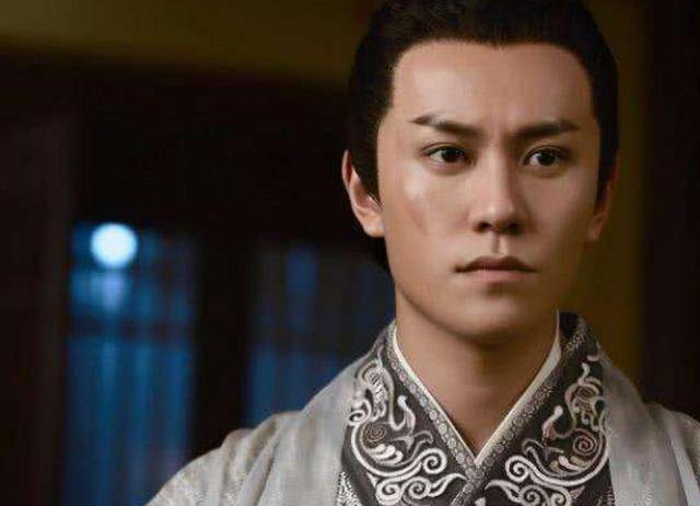 还要小心翼翼的对待着自己的父亲,这也导致李诵很难能开心起来,自己的