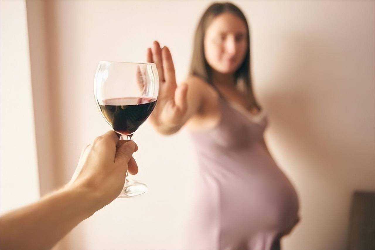 怀孕初期有两个行为影响大,宝妈要格外注意,附怀孕初期＂三注意＂