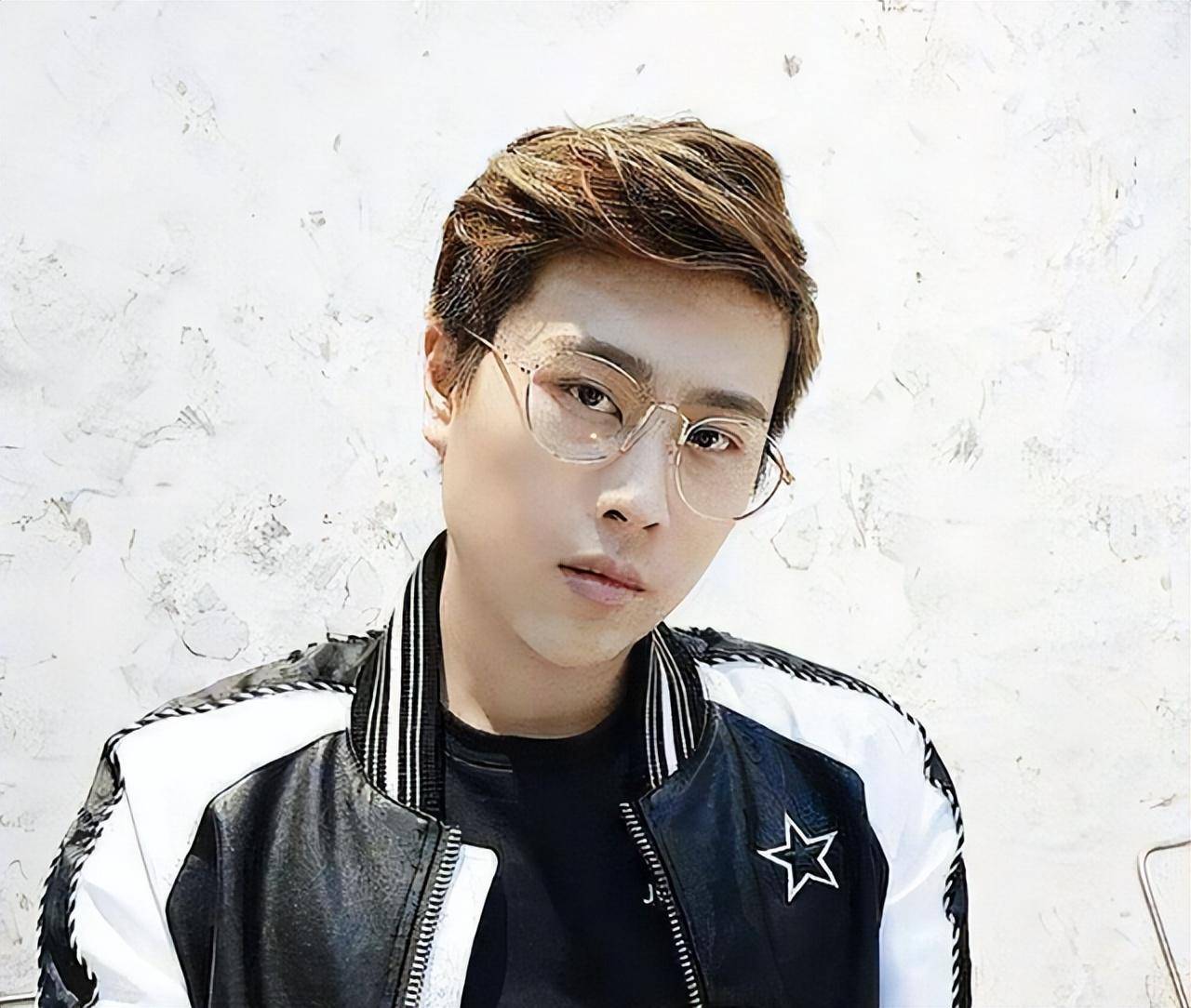 卢本伟疑似要复出?