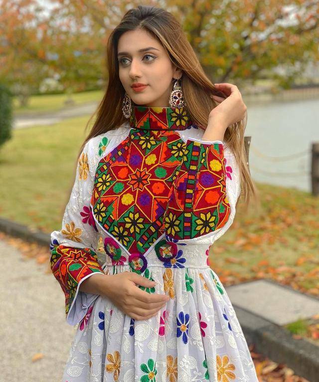 貌美如花的巴基斯坦社交明星jannat,拥有一千万粉丝