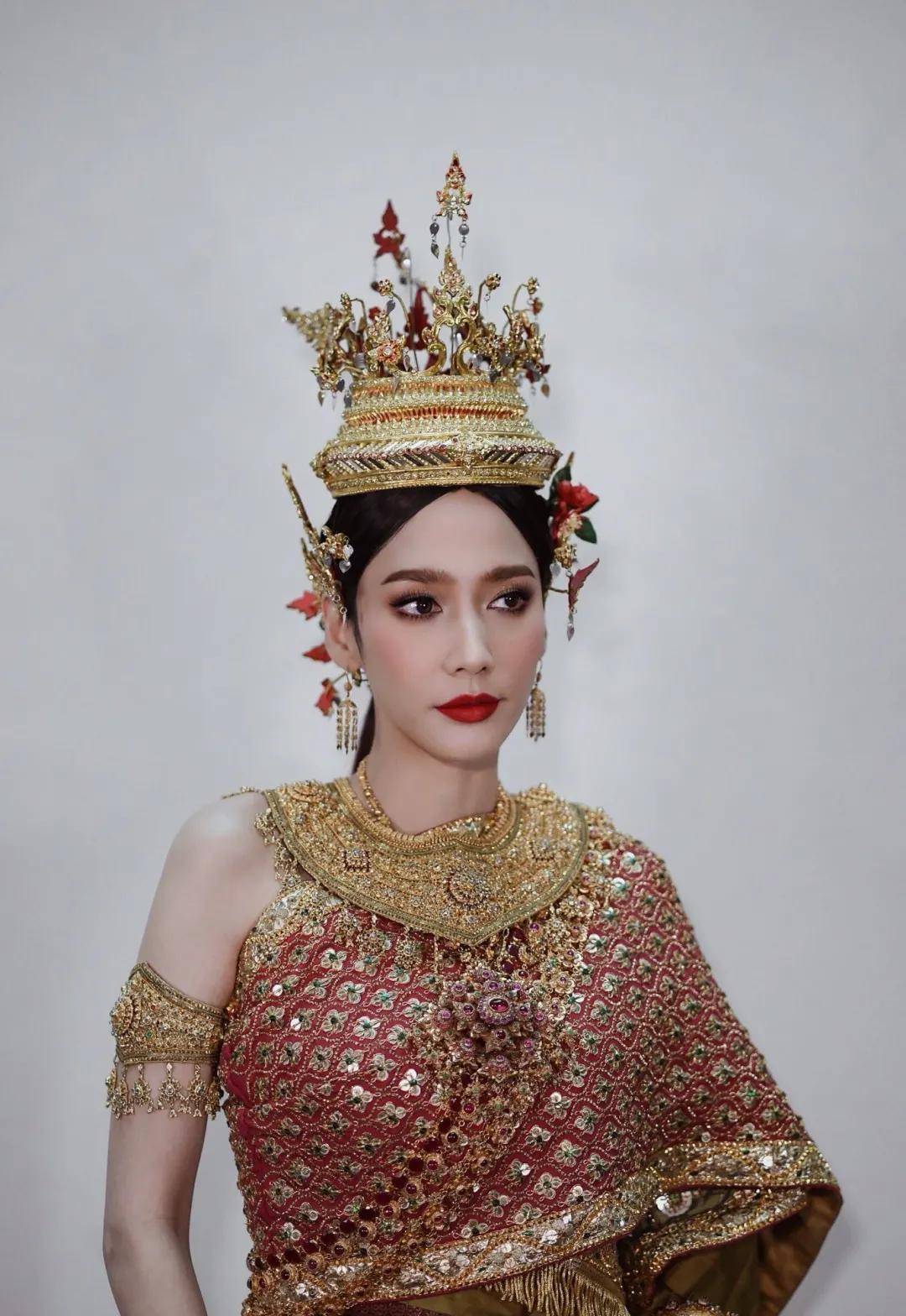 万万没想到,原来令女星们闻风丧胆,不愿同台合影的aump,年轻时长这样