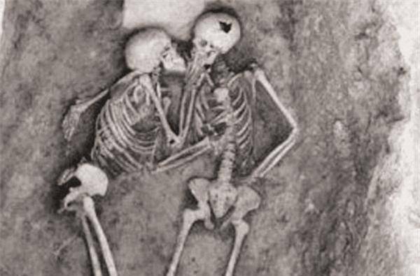 史上最深情的情侣，一吻就过去了2800年，如今已成世界级文物
