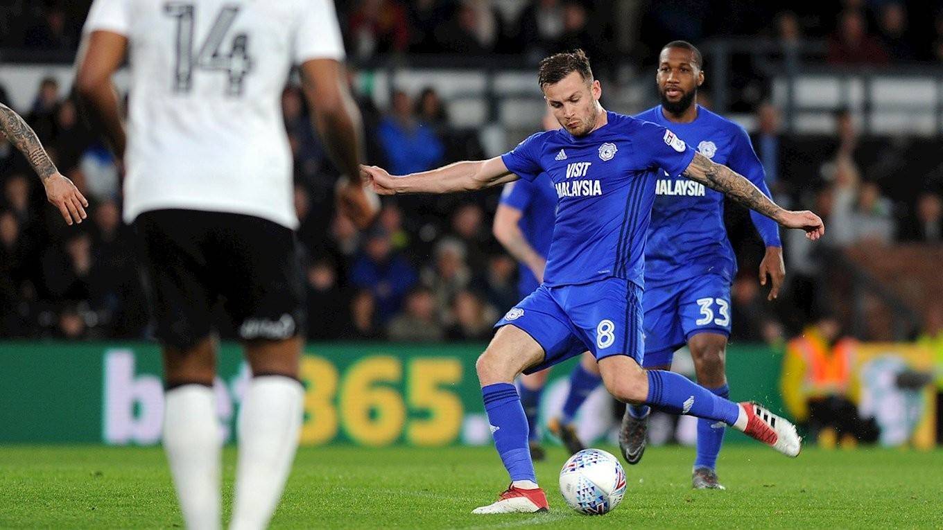 上赛季斯旺西的表现一般,球队距离升级附加赛区都足足有着14分的差距.