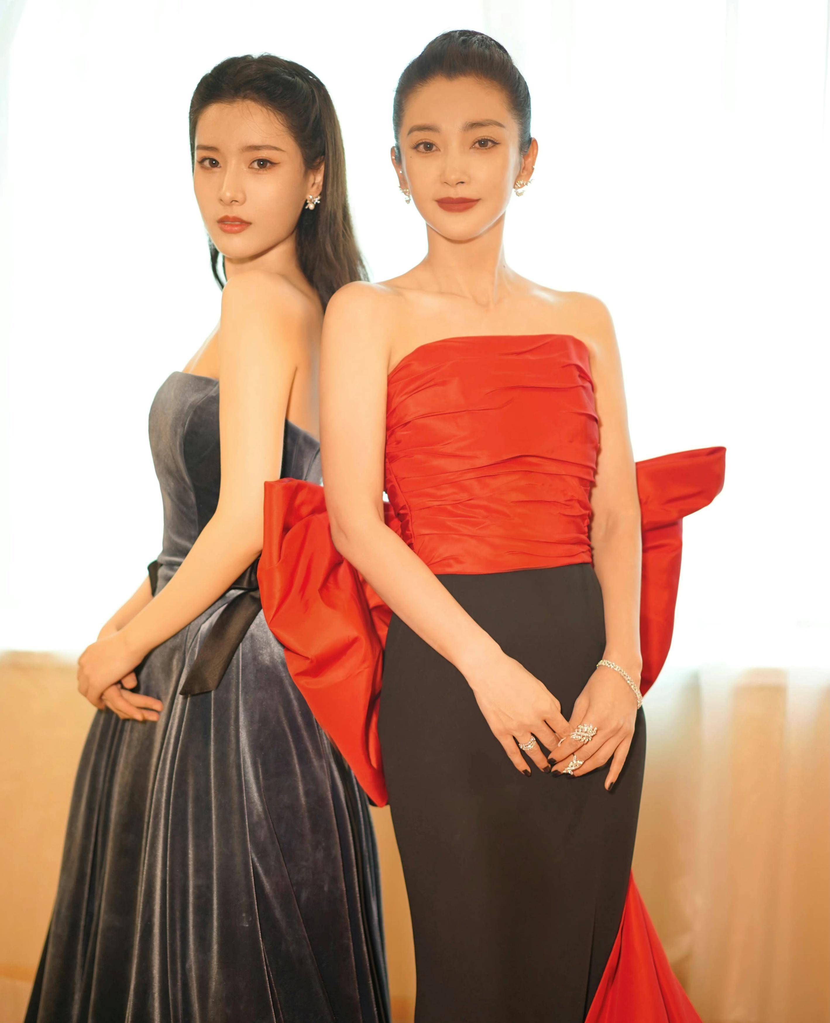 这届红毯好尴尬,姚晨撞衫表情包,欧阳娜娜,任敏穿得像泳装_礼服_造型