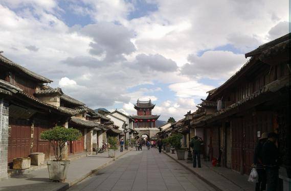 云南“小众”古城，历史悠久美食众多，最重要的是免门票