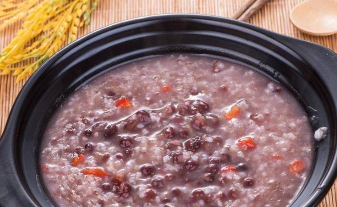 早餐小米粥喝腻了 快试试这三种营养粥 保护肠胃健康还能美容 花生 身体 红豆 早餐小米粥喝腻了 快试试这三种营养粥 保护肠胃健康还能美容 花生 身体 红豆