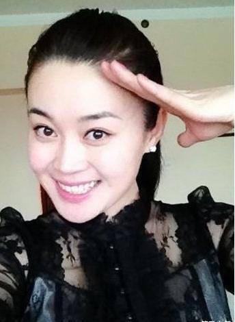 21岁被赵本山选中,捧了她15年,现在36岁像少女却还是单身