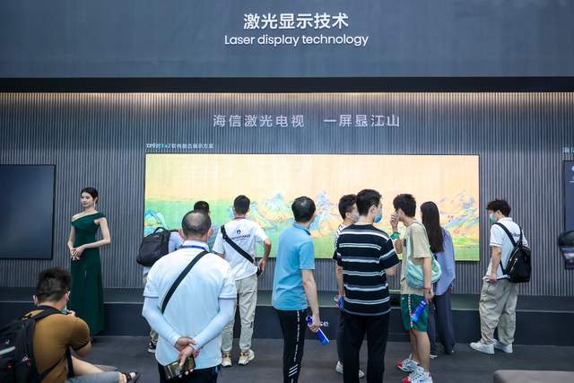 在中国电子信息博览会上踢足球？海信激光显示炫酷展区引热议-家电圈官网