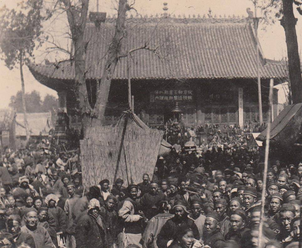 1897年河南周口老照片:珠圆玉润的美丽女子,热闹的庙会!