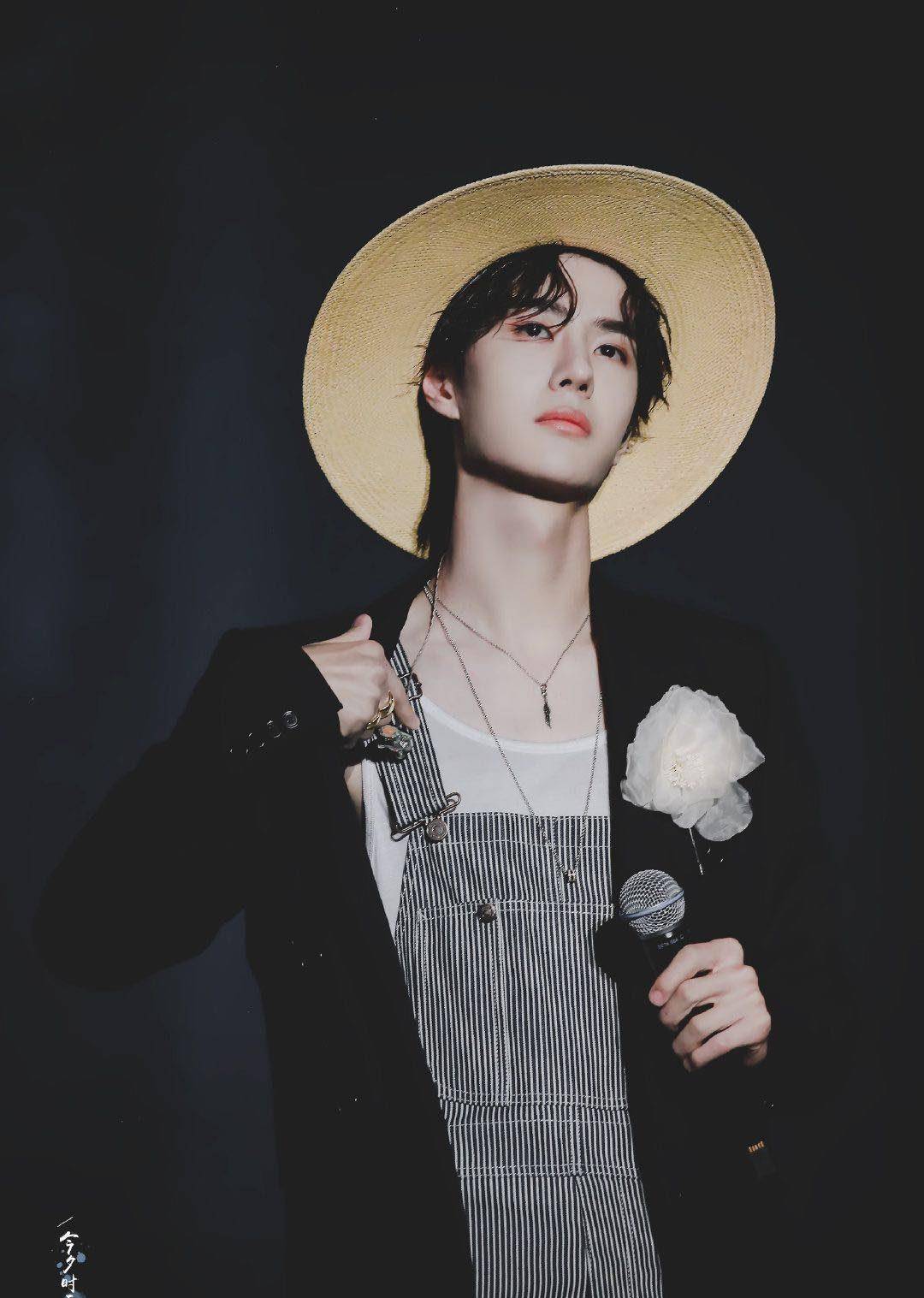 偶像最圈粉的高手锏,肖战的笑容,王一博的酷,还有朱一龙的绅士_李佳琦