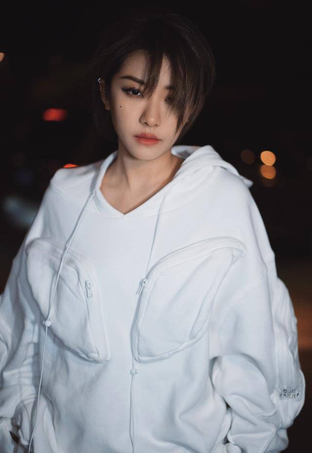 喻言为什么那么吸粉?_魅力_音乐_海潮