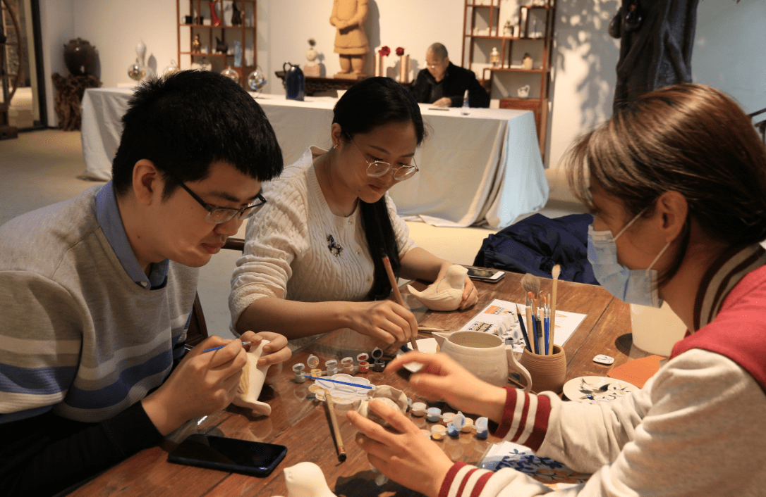 成人陶艺培训也能秀出新花样!尽享时尚陶艺新体验!_陶瓷_作品_部位