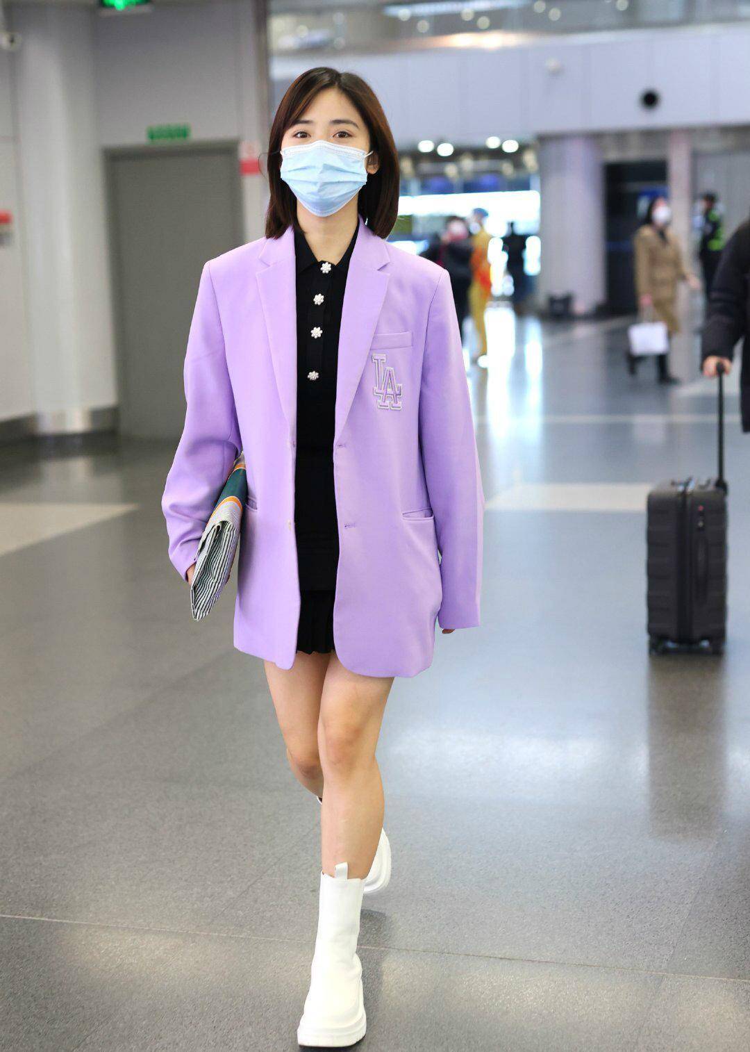 看看2022爆红的烟灰紫,宋茜宋妍霏穿得简约又高级_紫色_颜色_色彩