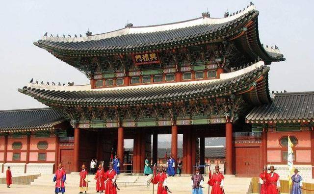 “琉球”同是重建的宫殿，首里城能成文化遗产，为什么韩国景福宫缺不行？