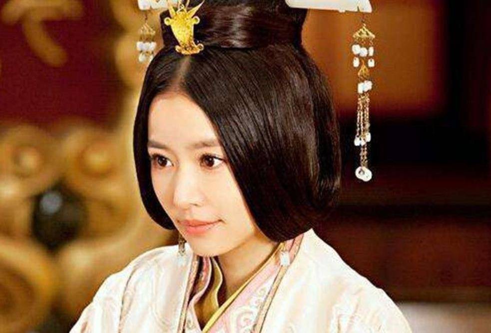 “丽华”阴丽华，做了皇后之后，如何对待被刘秀废黜的前皇后郭圣通