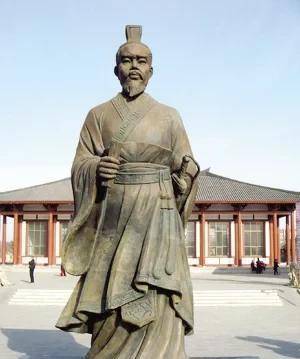 “岭南”秦朝的形势危急，为什么赵佗没有回援，要在岭南自成一国呢？