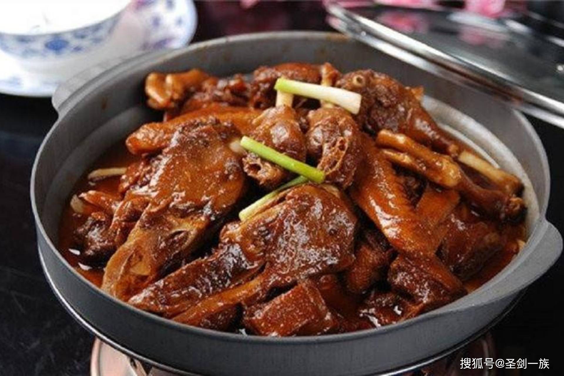 冬季,我家常吃这10道菜,荤素都有,营养下饭又解馋,家人特喜欢_食材_鲫鱼_美食