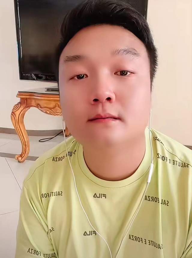 死因:被刺杀,客死异乡1,网红"小胖闯非洲",去世时29岁