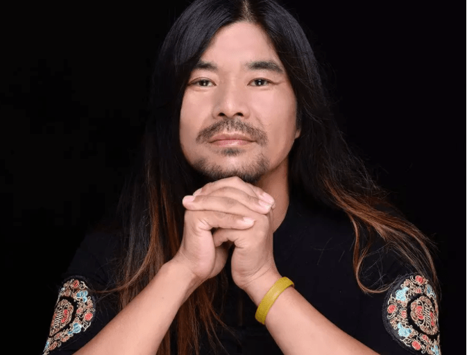 在2013年,怀揣着梦想的面筋哥,来到了《中国梦之声》的舞台,想要通过