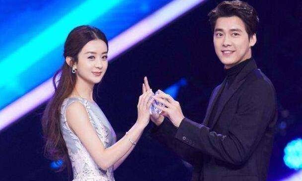 赵丽颖和丈夫孩子一家三口生活幸福快乐_冯绍峰_俩人_夫妻