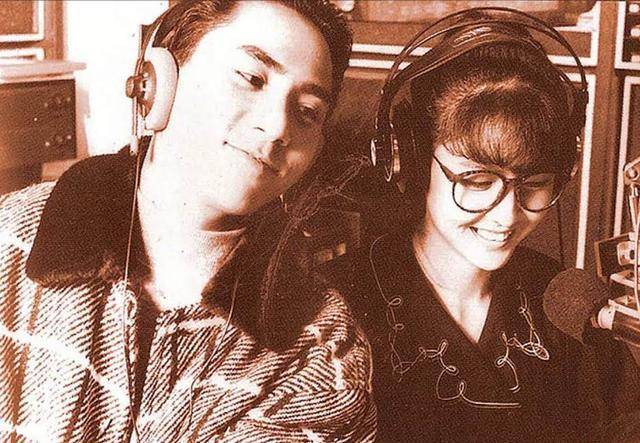 周慧敏黄凯芹久违同框,亲密依偎关系好,男方曾被曝暗恋女方多年_生活