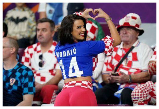 最美克罗地亚女球迷回应:看球很美好,没人阻拦自己,下次还会来_伊万娜