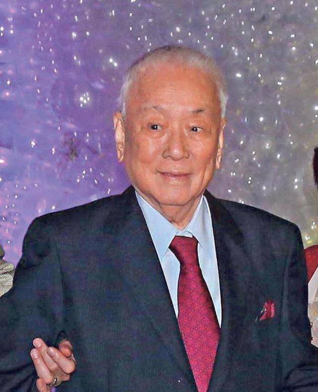 徐爱周是香港的一代船王,许世勋是他最小的孩子,也是最不像富二代的一