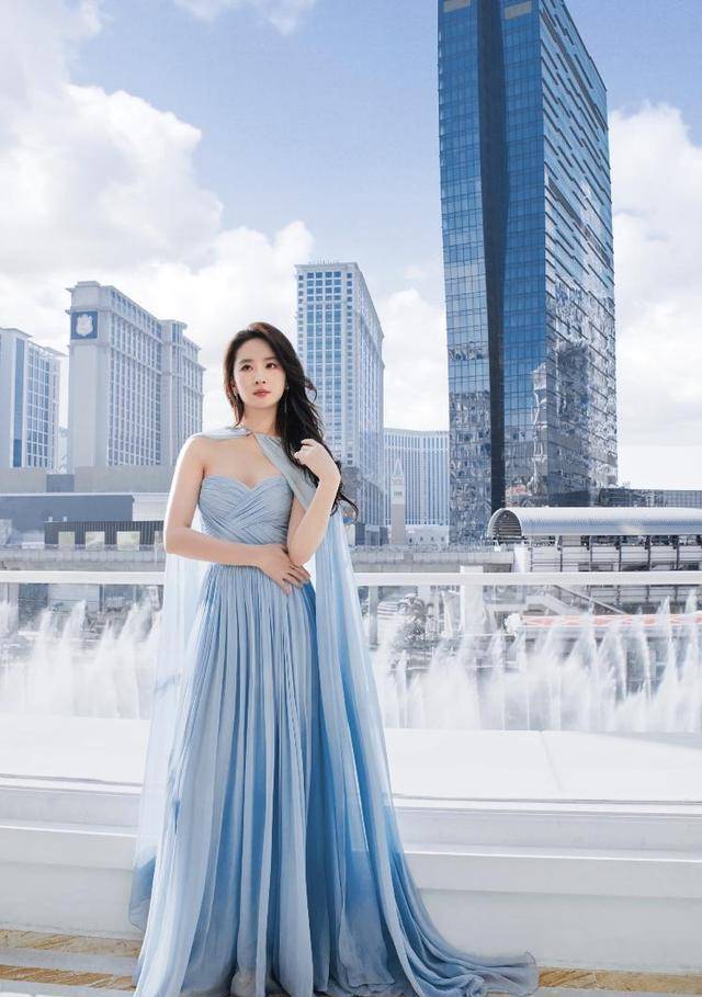 刘亦菲现身澳门，获得“金瓶梅”最佳女主角，奖项含金量遭质疑