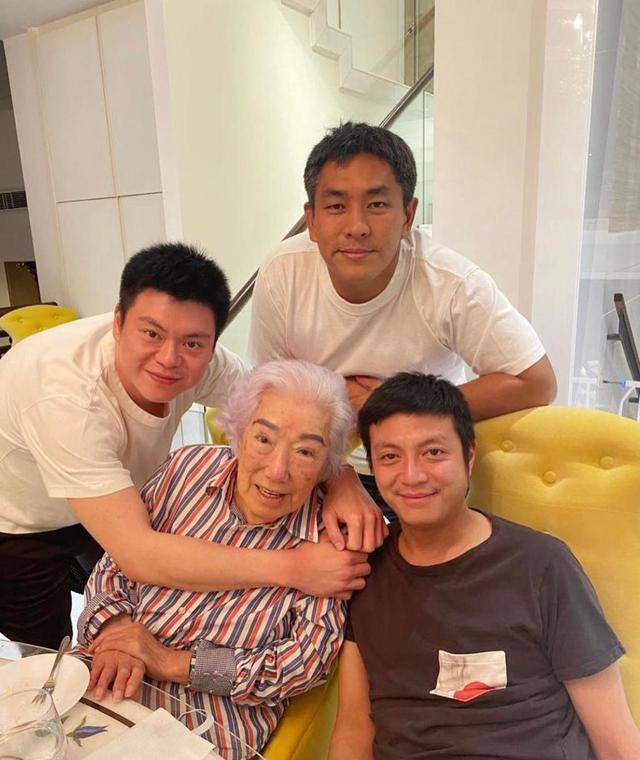 庆母亲节,四代同堂好福气,94岁林老太慈祥威严_林建岳_宝珠_林百欣